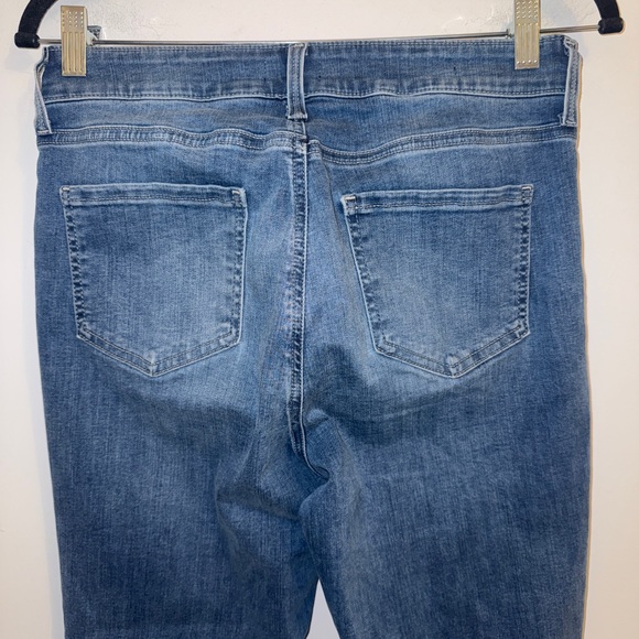 NYDJ Marilyn Straight Leg Jeans Bluewater Wash Release Hem | Size 4 - Picture 9 of 16